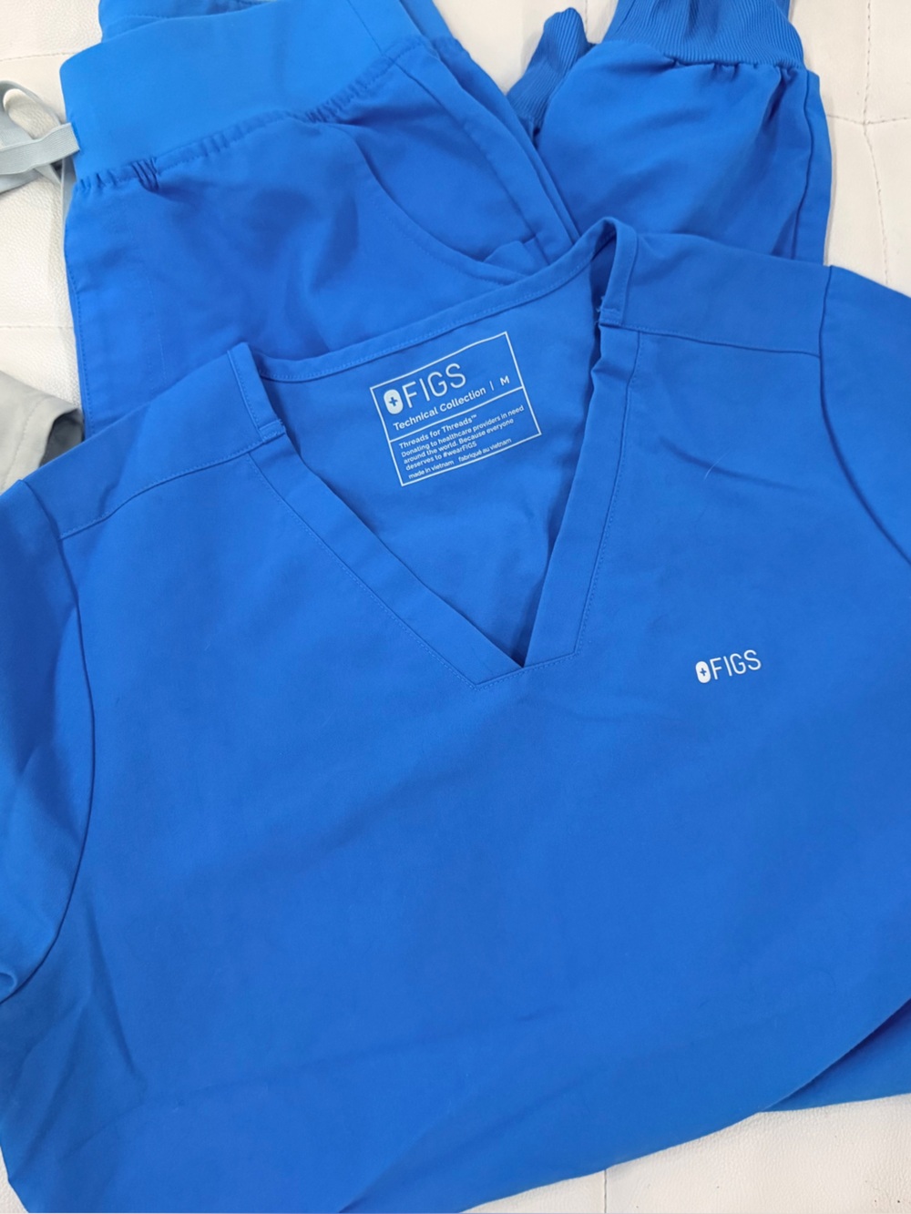 Figs V-Neck Scrub Medium Top and Small Tall Pants in Royal Blue